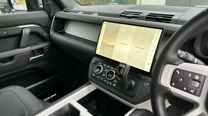 Land Rover Defender 3.0 D350 X-Dynamic HSE 130 5dr Auto Diesel Estate - Image 44